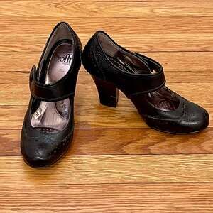 Söfft Black Leather Brogue Mary Jane Pumps Heels Shoes Size 7M Workwear Comfort
